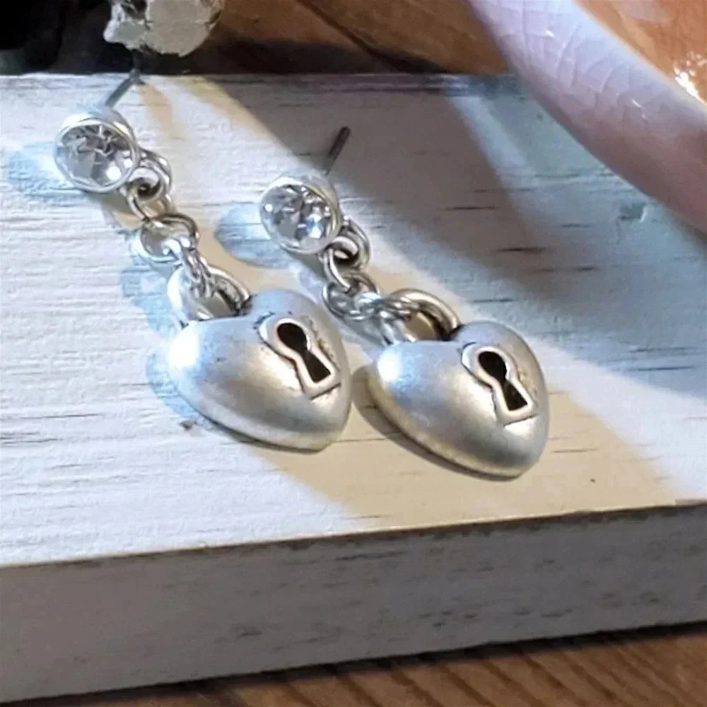 Skeleton Keyhole Dimensional Heart Antique Silver Plated Dangle Earrings - Picture 2 of 7